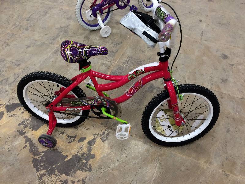 lot 123 image: 18 NEXT MISTY BIKE