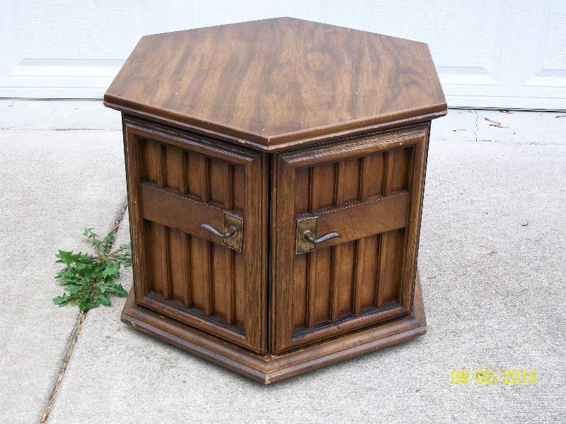 lot 14 image: Wooden Hexagon End Table  Night Stand Cabinet.