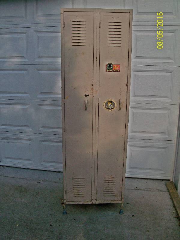 lot 16 image: Vintage Metal Two Door School or Factory Locker.