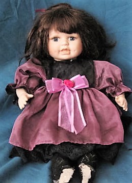 lot 29 image: Vintage 18 Sitting doll of The Collectors Choice Series by DanDee.