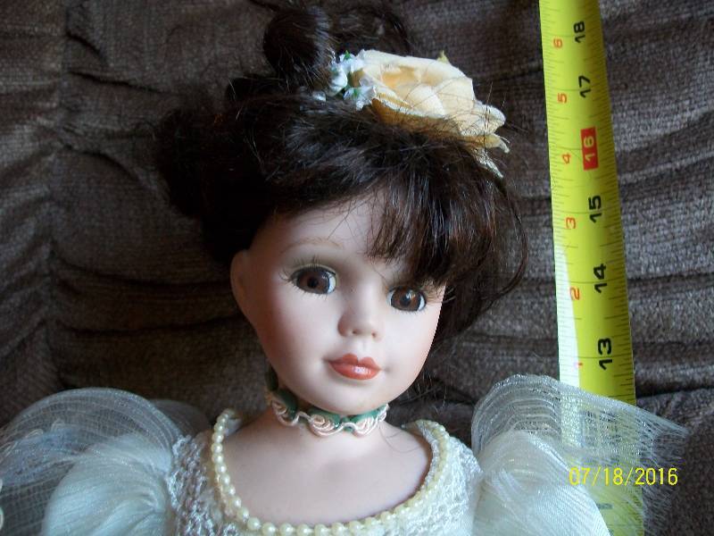 lot 30 image: Vintage 16 ROSE 1-5000 Ballerina Doll on pointed toes.