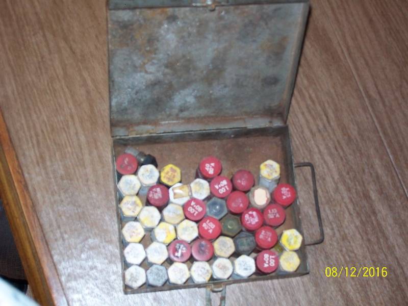 lot 7 image: STEINEN Tin Case with Hinged Cover comes with more than 40 Fuel Oil Nozzles Varying in Size & Degree