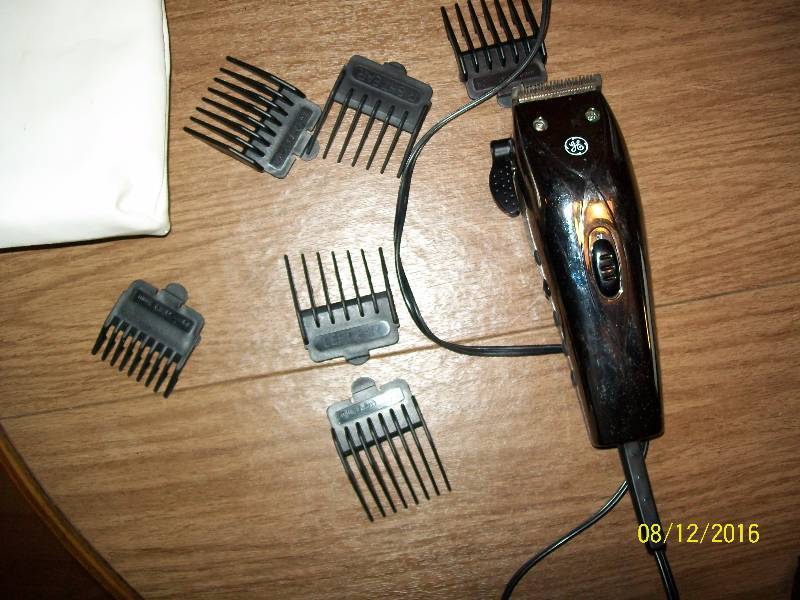 lot 35 image: Retractable ClotheslineGE Electric Hair ClippersTravel AlarmProctor Silex Travel Clothes Steamer