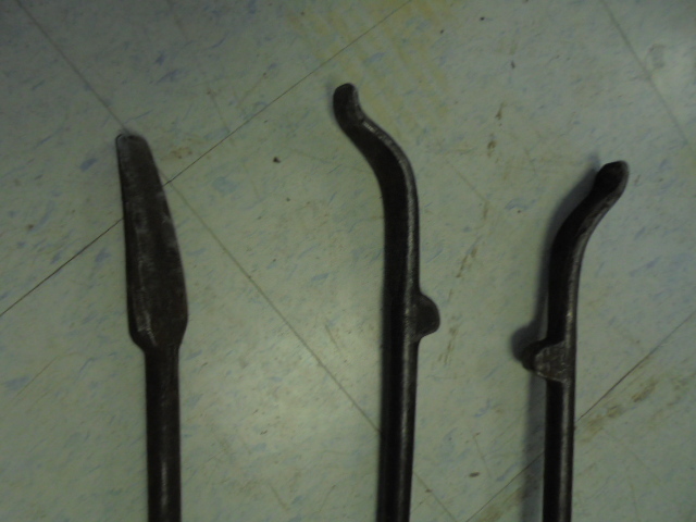 lot 84 image: Tire Bars & Slide Hammer