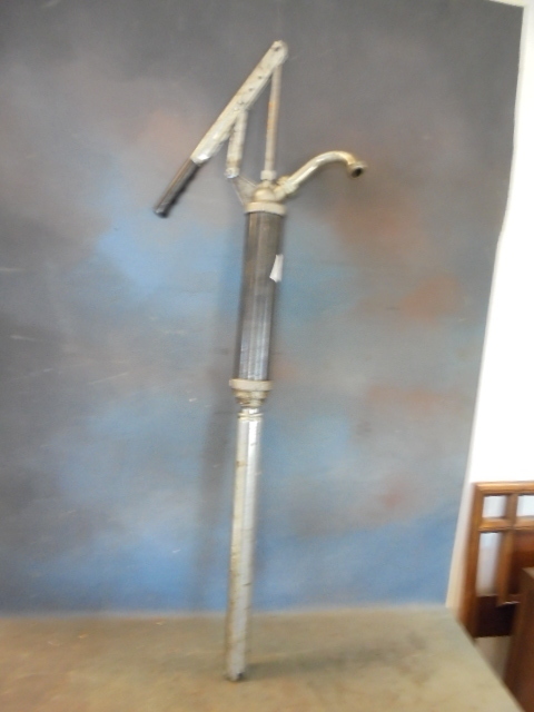 lot 88 image: Hand Pump