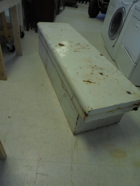 lot 87 image: Truck Tool Box