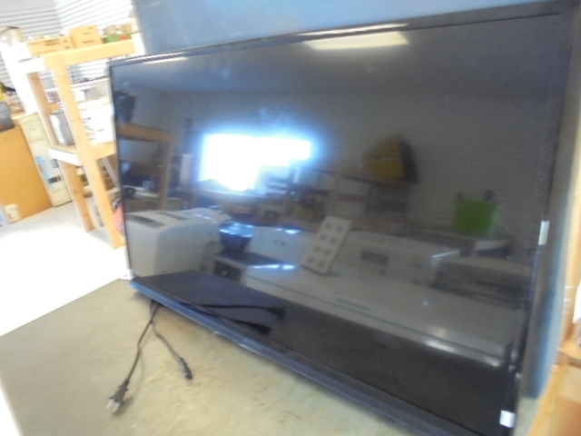 lot 2 image: 40 Flat Screen T.V.