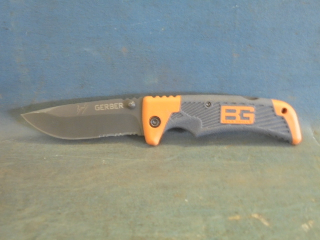 lot 5 image: Knife