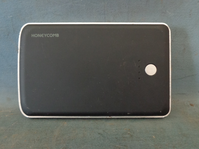 lot 19 image: Wireless USB Charger