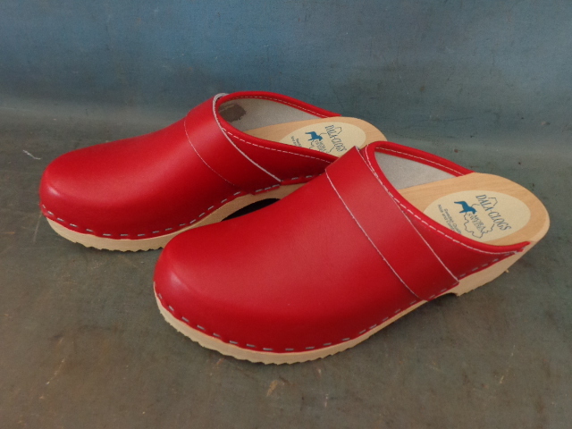 lot 20 image: Womans ShoeClog