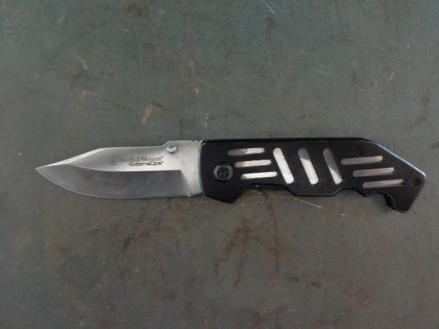 lot 21 image: Knife