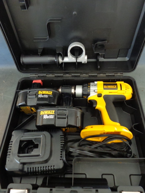 lot 39 image: 18 Volt Cordless Drill