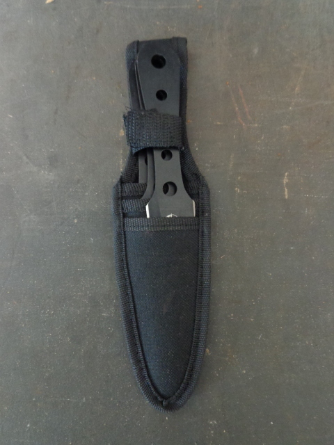 lot 47 image: Nylon Holster & Throwing Knives