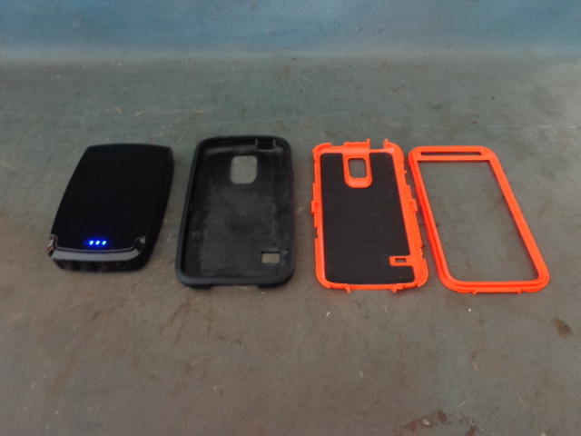 lot 55 image: Cell Phone Charger