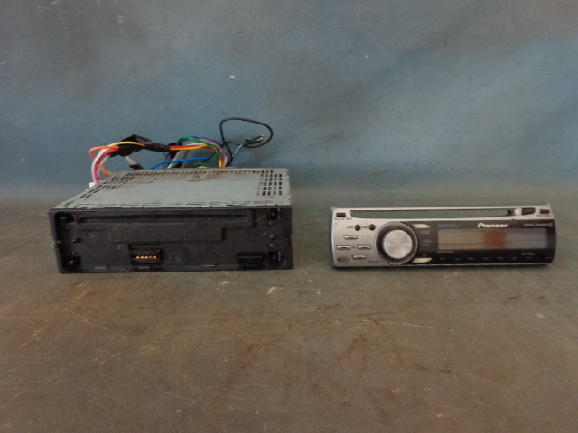 lot 66 image: Pioneer Car Stereo