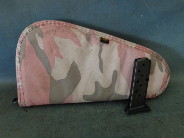 lot 69 image: Pink Camo Hand Gun Case