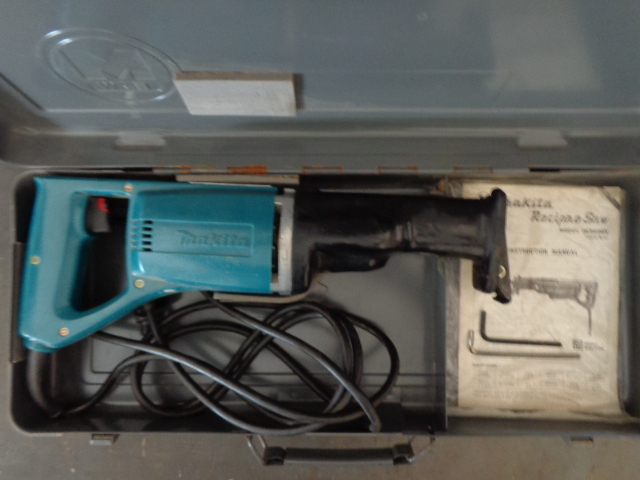 lot 70 image: Makita Reciprocating Saw & Metal Case