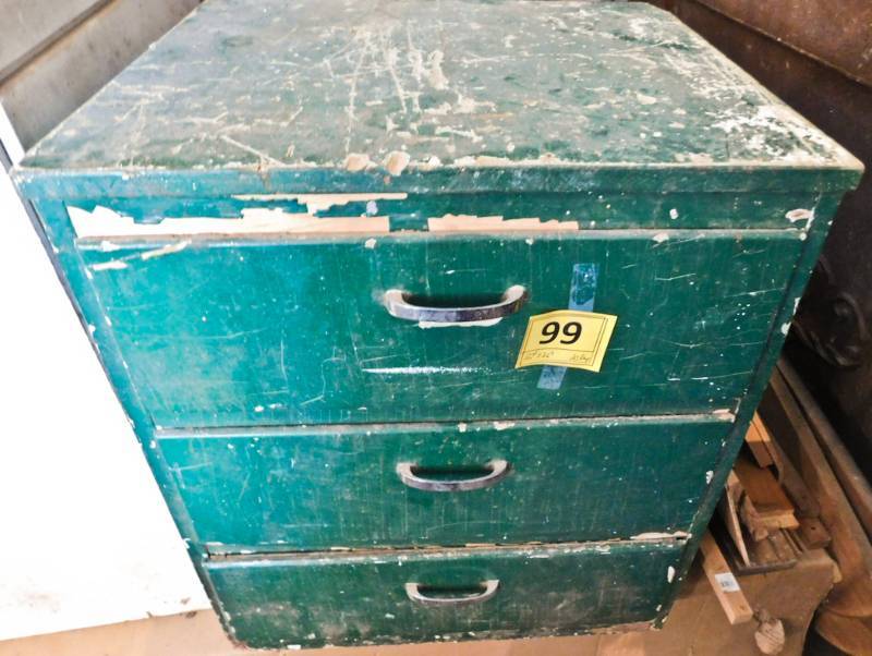 green wooden 3 drawer dresser