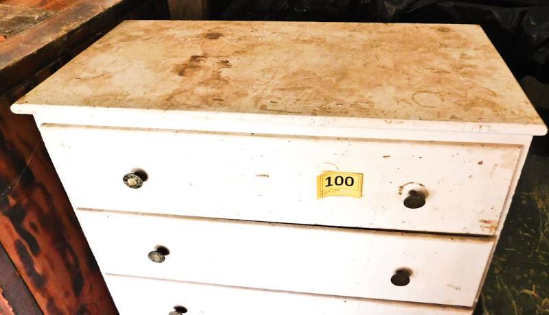 white wooden 5 drawer dresser