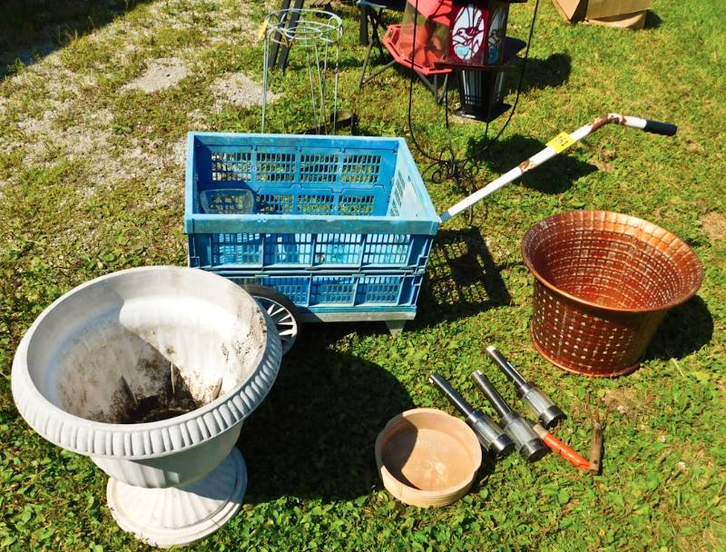garden wagon and garden items see photos