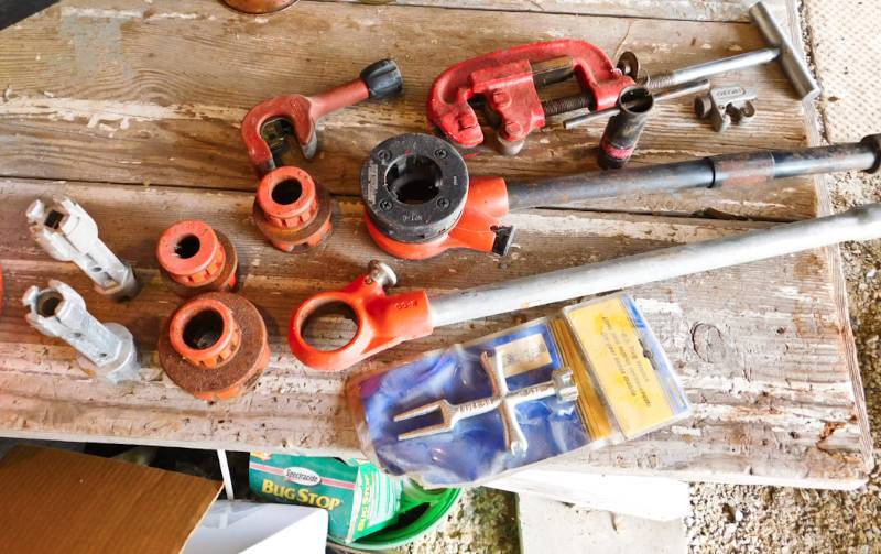 large pipe cutters and large die set