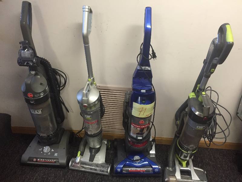 lot 71 image: Lot of assorted vacuums- for repair or parts