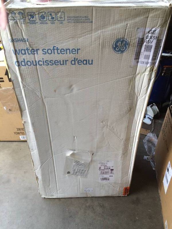 lot 124 image: GE GXSH45V 45,100 Grain Water Softener  New