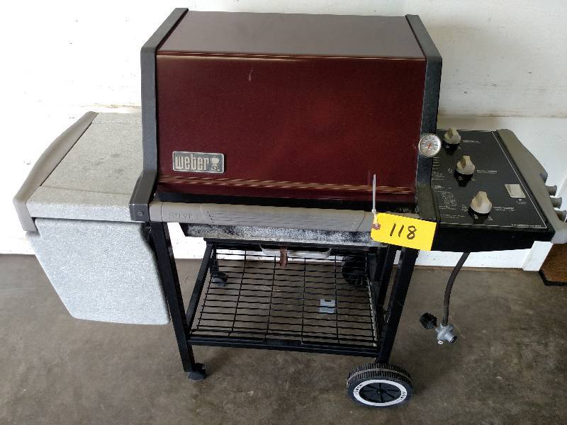lot 118 image: Weber Silver Gas Grill, Works...