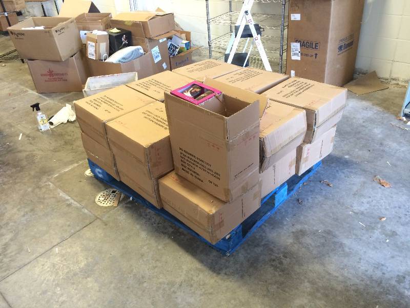 lot 5 image: Brand New in Box Jimi Hendrix 2 Pack Pint Glasses-BULK