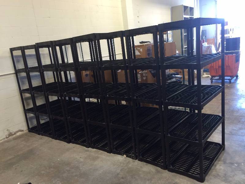 lot 9 image: 8 Plastic Shelves