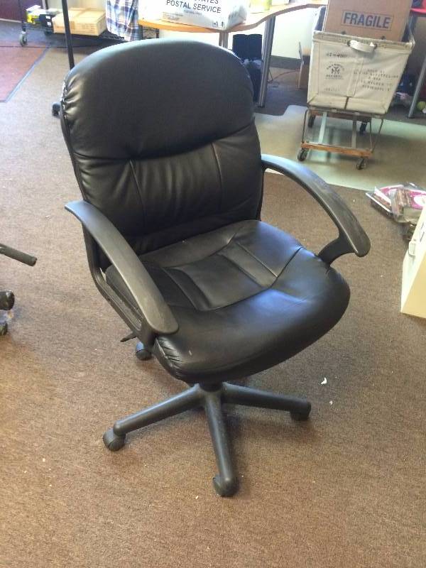 lot 11 image: Office Desk and Chair