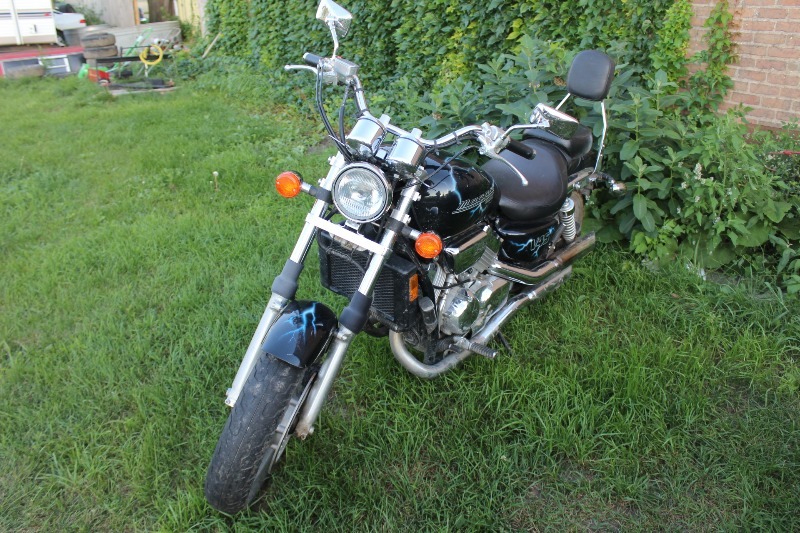 lot 966 image: 1999 Honda Magna V45