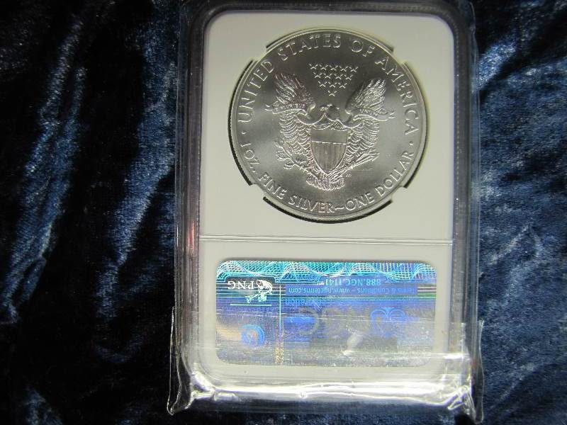 2015-W AMERICAN SILVER EAGLE 1 TROY OZ. .999 FINE SILVER IN AIR TIGHT HOLDER