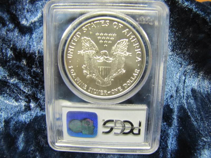 2002 S AMERICAN SILVER EAGLE 1 TROY OZ. .999 FINE SILVER IN AIR TIGHT HOLDER