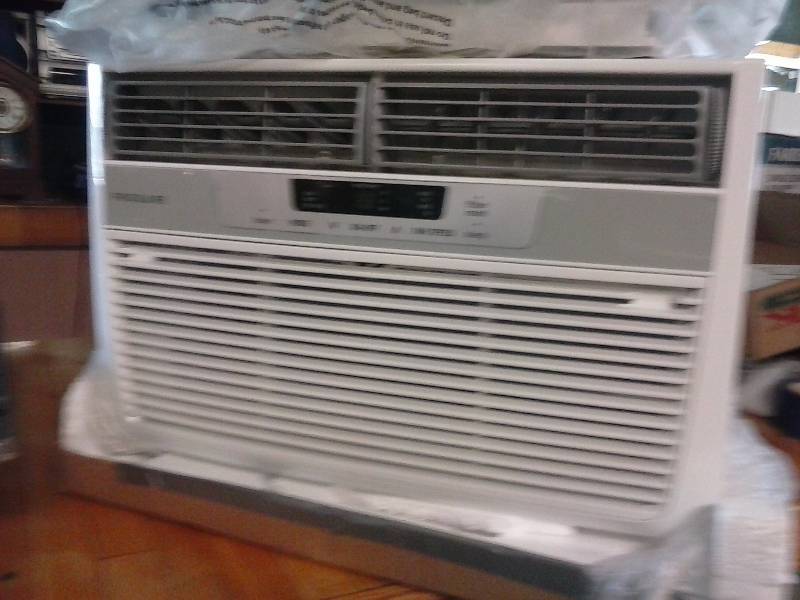 Frigidaire 8,000 BTU Air Conditioner - New in box - tested and works