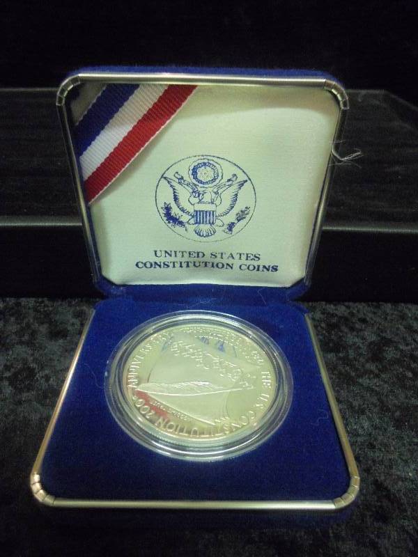 1987 SILVER Dollar, US Constitution Coin in Velvet Display Case