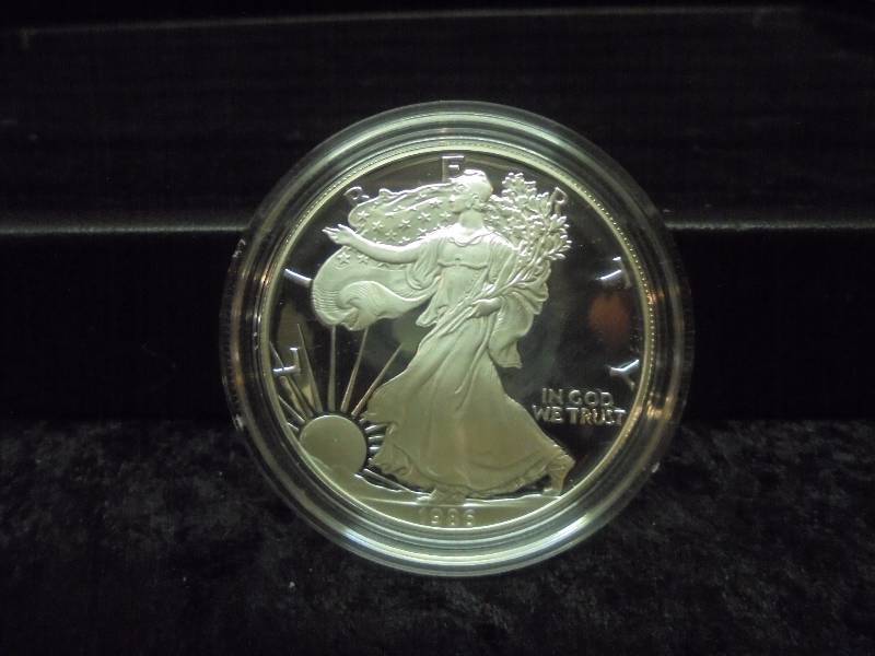 1986 American Eagle SILVER Dollar in Velvet Display,1oz Proof Silver Bullion Coin