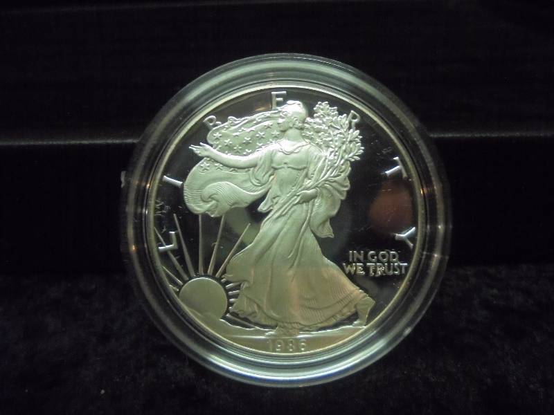1986 American Eagle SILVER Dollar in Velvet Display,1oz Proof Silver Bullion Coin