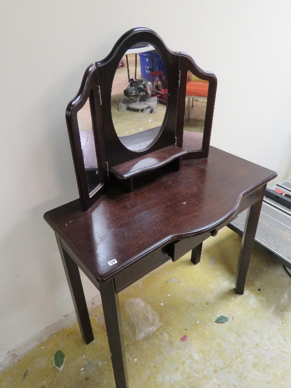 Small vanity table