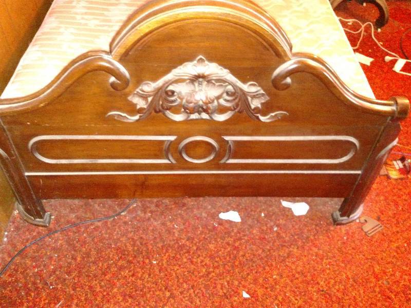 Vintage Full Size Bedroom Set Inclu...