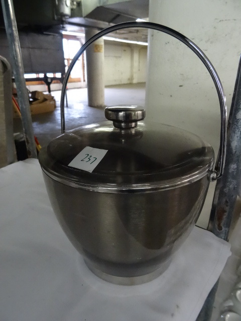 lot 237 image: Ice Pail With Lid and Handle