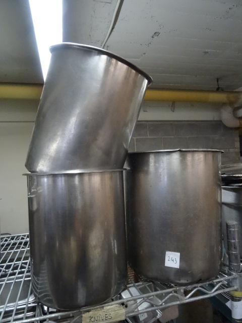lot 243 image: Bain Marie Pots Qty 4