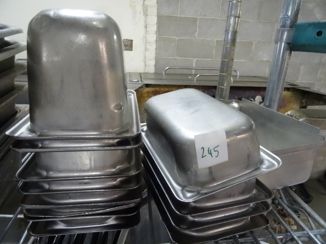 lot 245 image: 18 Size Pans 4 are 2 and 8 are 4