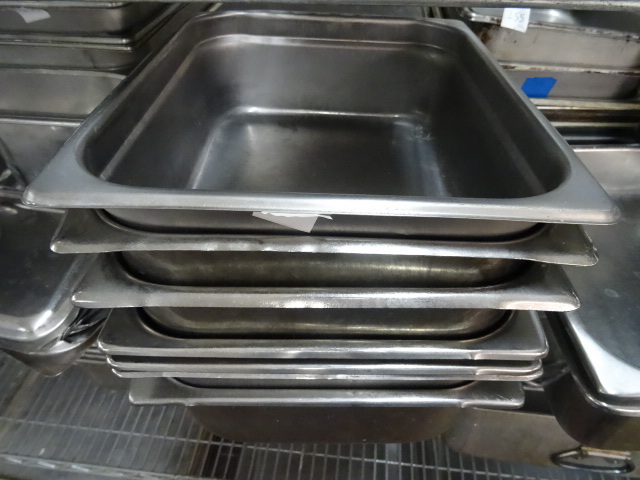 lot 256 image: 12 Size Pan 9 are Various Sizes