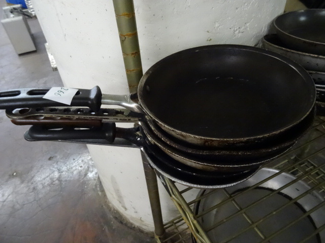 lot 266 image: 8 Sautee Pans