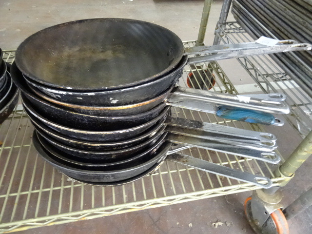 lot 271 image: 10 Sautee Pans