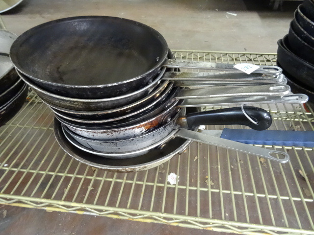 lot 272 image: 10 Sautee Pans
