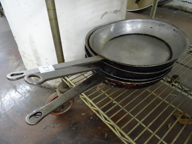 lot 273 image: 12 Sautee Pans