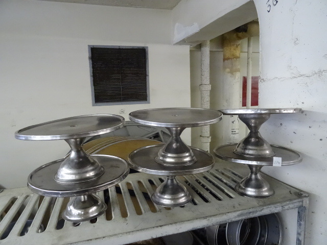lot 274 image: 6 Cake Pedestals