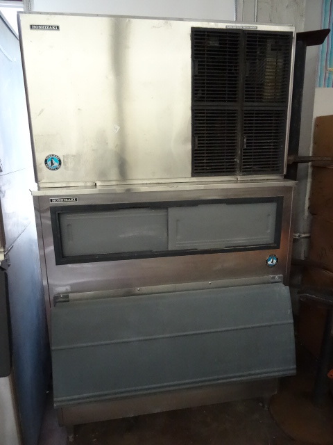 lot 306 image: Hoshizaki Ice Maker with Bin